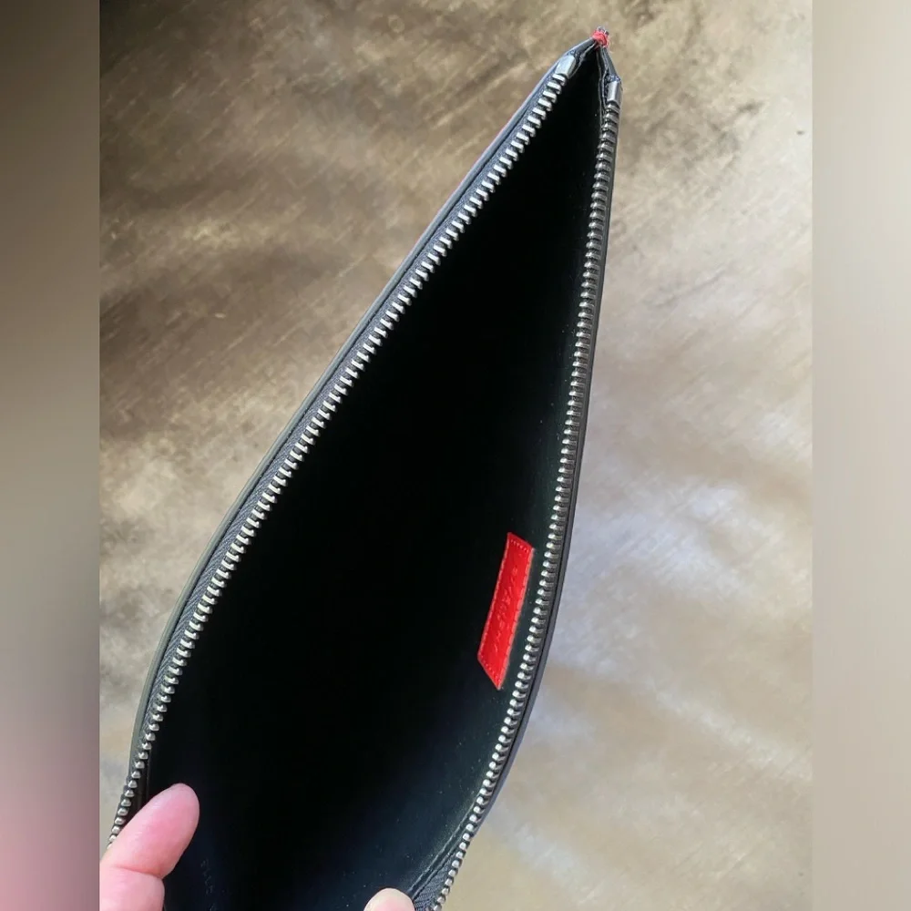 ✨BRAND NEW ✨💯% AUTHENTIC CIVENCHY LEATHER CLUTCH UNISEX